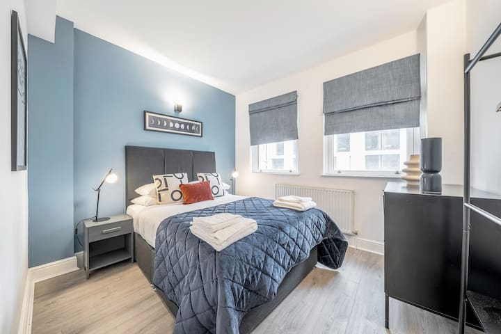 Stay Kula Tower Bridge – Superior Two Bedroom gallery image 3