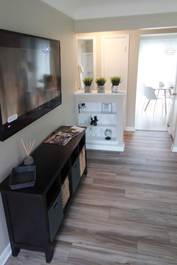 The 515 House - Stylish Stay Near Dwntwn + Airport - Des Moines, IA