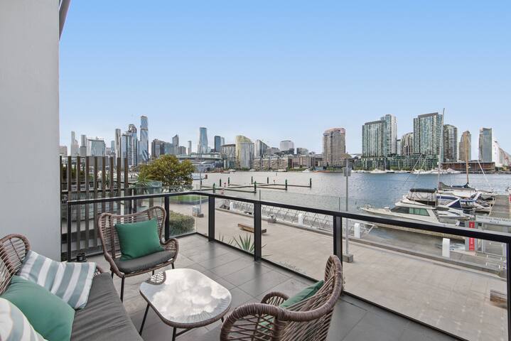 Waterfront Gem in Dockland Expansive 5BR/4BA C8 gallery image 5