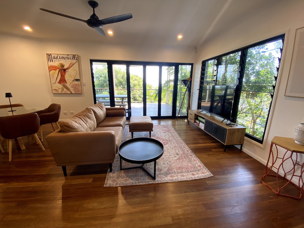 Successful Airbnb property: Coral Sea view 2 - Trinity Beach in Trinity Beach
