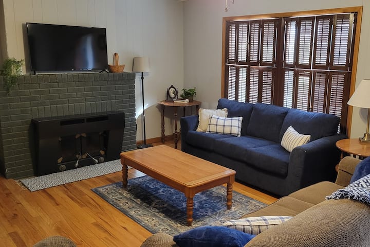 Heritage Homestead
$140 - 4 Guests
$170 - Up To 8 - Fredonia, KS
