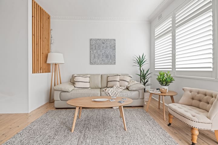 Coastal Corner—Contemporary Chic by the Beach