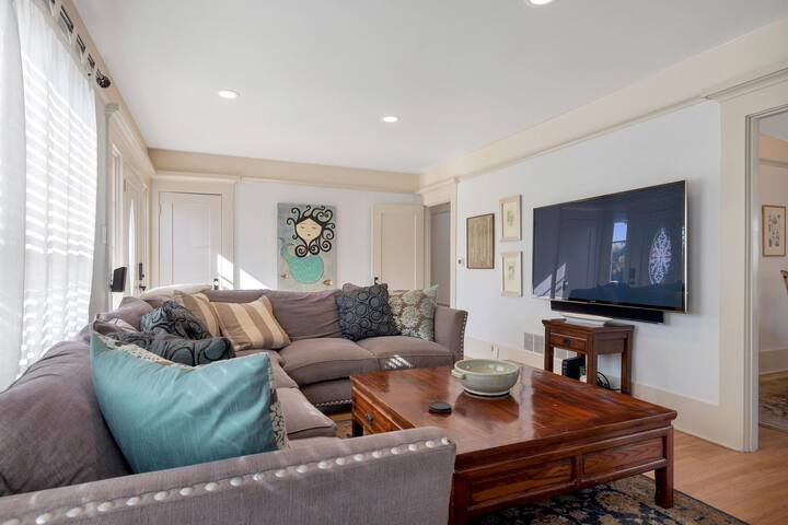 BLUE DOOR COTTAGE BY THE SEA WALK TO BEACH/COAST gallery image 5