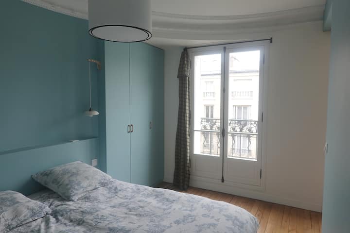 غرفة نوم بسرير مزدوج 160 وشرفة