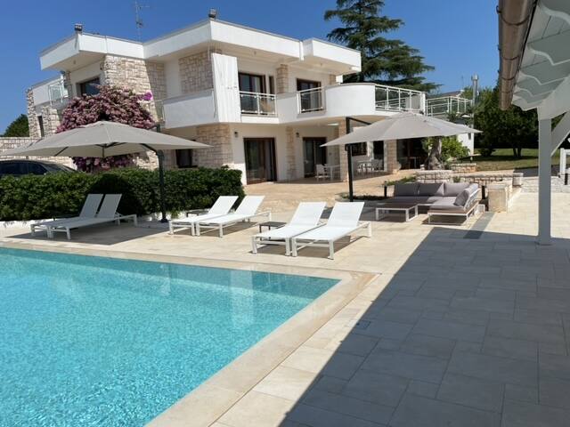 Exclusive Luxury Villa with pool and Spa gallery image 2