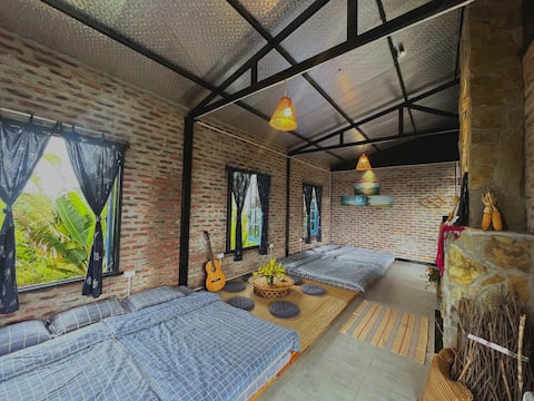 Phòng lớn có lò sưởi - Vườn Trên Mây