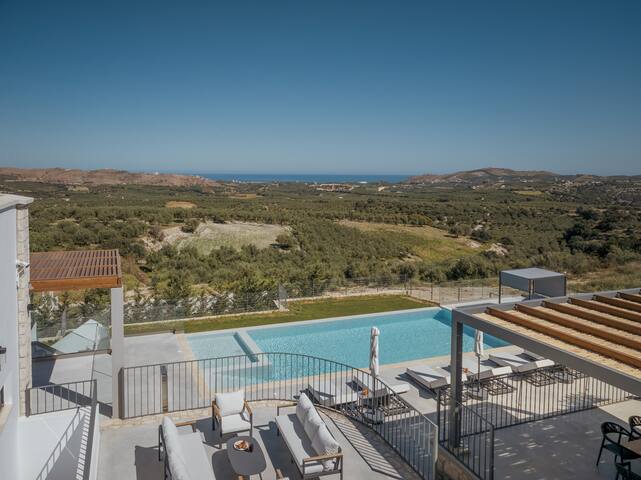 Skyline Villa II, By Hellocrete gallery image 3