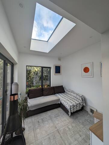 Quiet Victorian getaway in the city gallery image 4