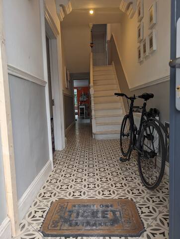 Quiet Victorian getaway in the city gallery image 3