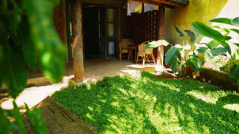 Private Garden Oasis, 6 mins to beach