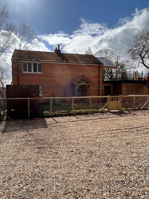 Top Airbnb: Badgers Bolt - an idyllic rural apartment in West Berkshire