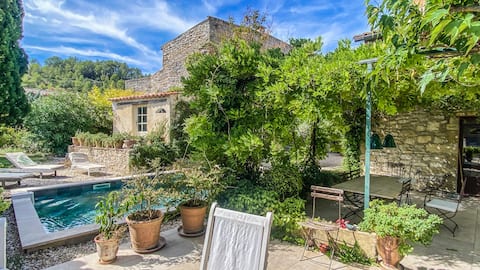 Near Uzès -18th century family home with pool