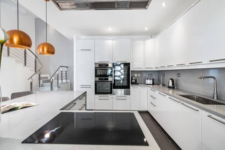 Amber Holiday managed Airbnb listing 1
