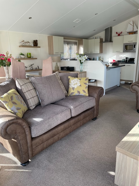 Top performing Airbnb: Two Bedroom Holiday Lodge in Calbourne, Newtown And Porchfield