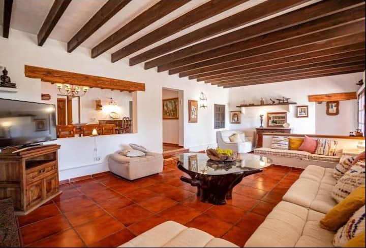 Casa Linda Ibiza - Ibiza Airport (IBZ)