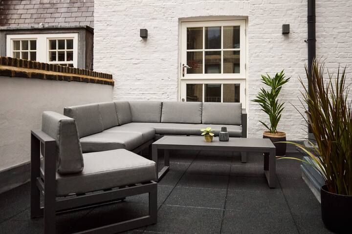 Large stylish 3-bed flat on Chancery Lane gallery image 4