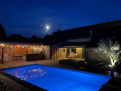 House with pool and jacuzzi in Brière