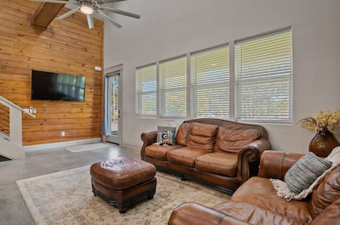 Top performing Airbnb: Downtown Denison Escape | 2 Kings | Sleeps 4 in Denison