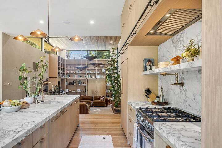 Mid-Century Modern on 1/2 Acre – Avail Monthly gallery image 3