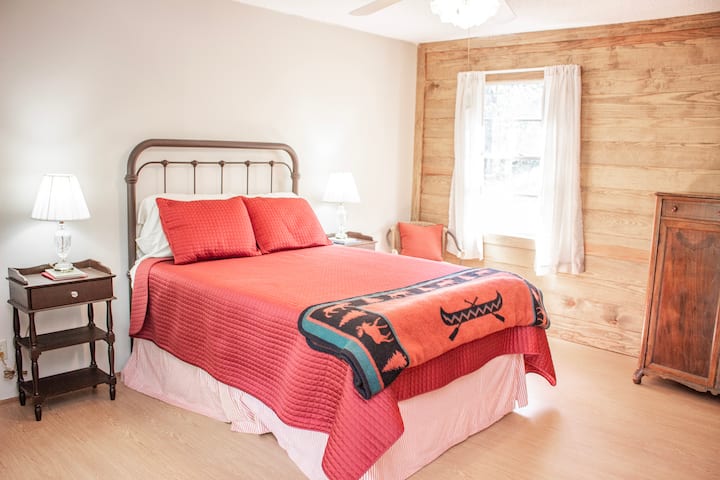 Small Cabin - Master bedroom with a memory foam Full sized bed.  Views of the woods to the left and a sliding glass door entrance to your screened-in porch overlooking the water.