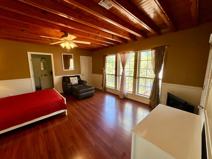 Big Cabin - Bedroom 1 has it's own connected, full bathroom with double sinks and an amazing view of the lake through the pines.