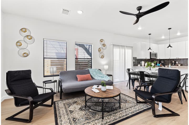 Newly Renovated 3br/2ba Apt. Close To Downtown - San Antonio