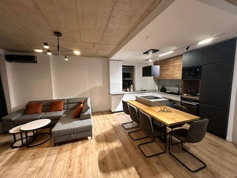 Popular Airbnb listing: Perfect Space | OneBedroom | AC+Parking in Târgu Mureș