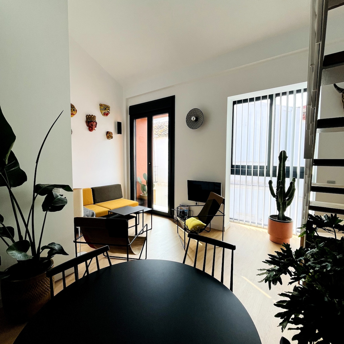 Top Airbnb: Piso con terraza privada : descanso y sol ! in La Trinidad (Centro)