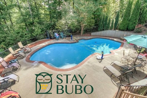 Lakefront Estate w/ Pool, Hot Tub, Sauna & Peloton