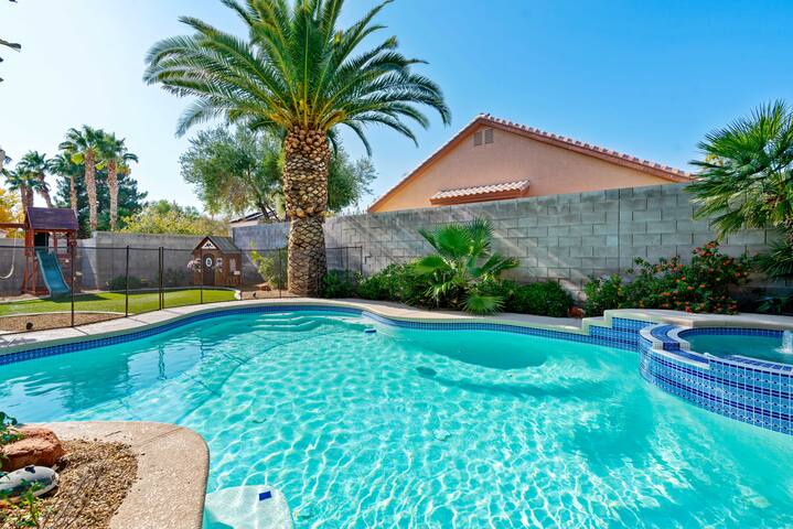 5BR Escape: BBQ, Heated Pool & Games gallery image 2