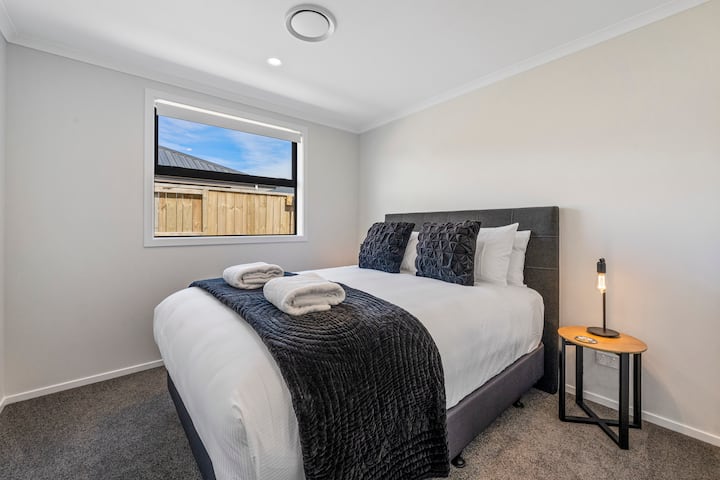 Schlafzimmer 2: 1 x Queen