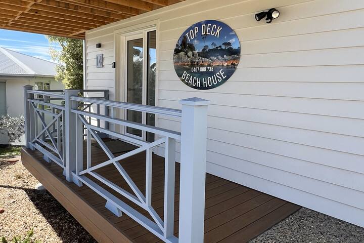 TOP DECK – Panoramic water views