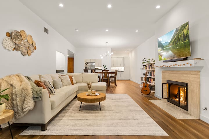 West LA Luxury 2BD/2BA w/Patio, Parking, W/D+Pool