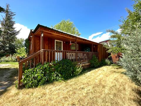 Cozy 2-Bed 2-Bath, Close to Hot Pools