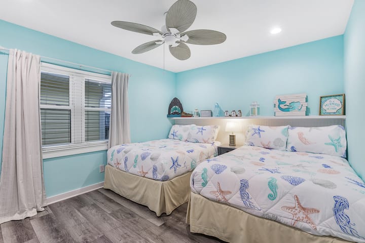 Spacious second bedroom with two full beds—perfect for kids, friends, or extra guests. Stay cool and comfortable with both a ceiling fan and a box fan.