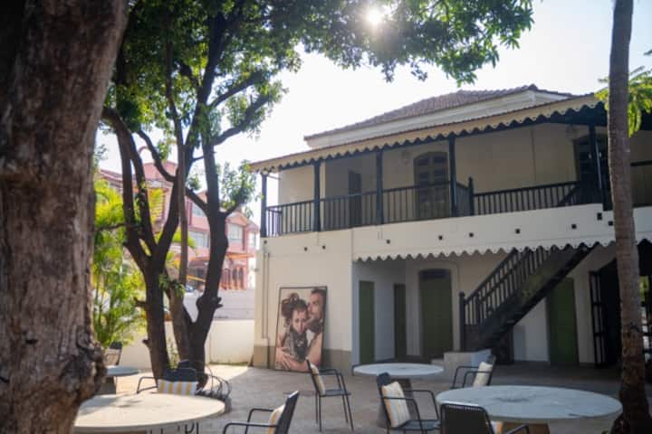 Exterior image 3