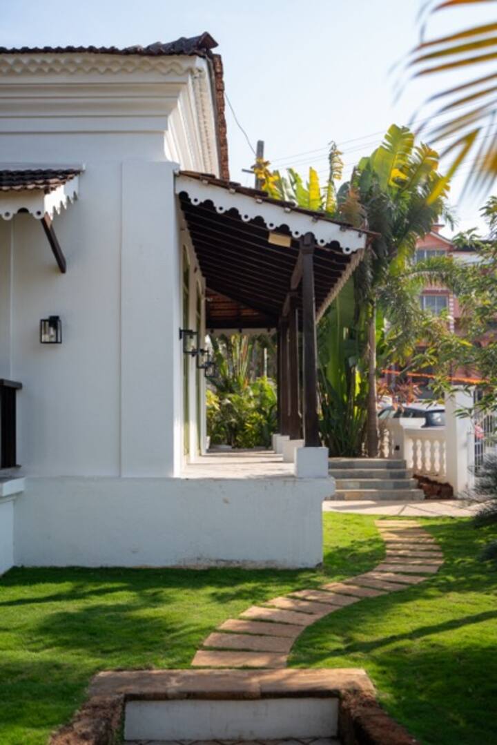 Exterior image 8