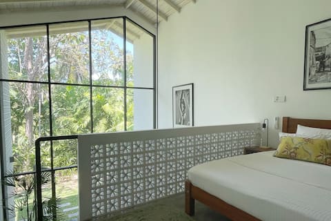 Tropical Garden Bungalow - (300m to beach)