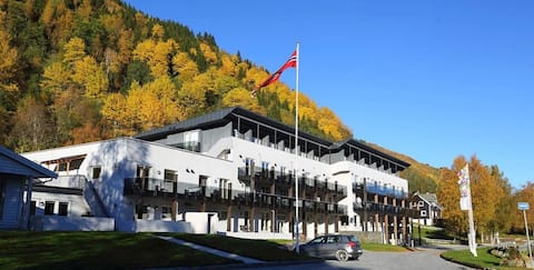 Mountain view apartment in Oppheim – pool & sauna