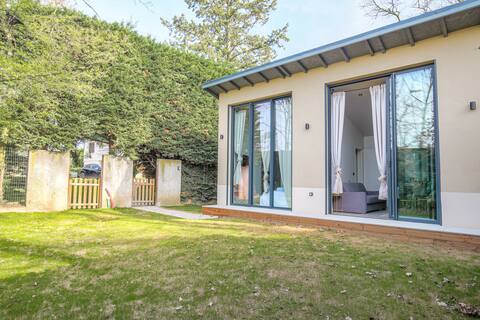 Pretty tiny-house with backyard, Écully