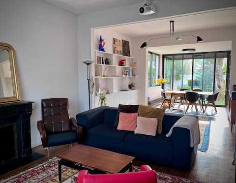 Family home with garden 30 min from Paris