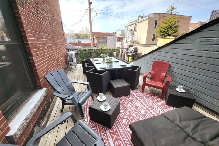 Two Floor Sleeps 18 w/ Huge Terrace gallery image 3