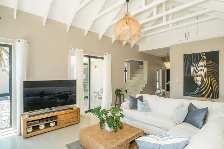 Mountain View Lodge + Pool | Secure Eco Estate gallery image 3