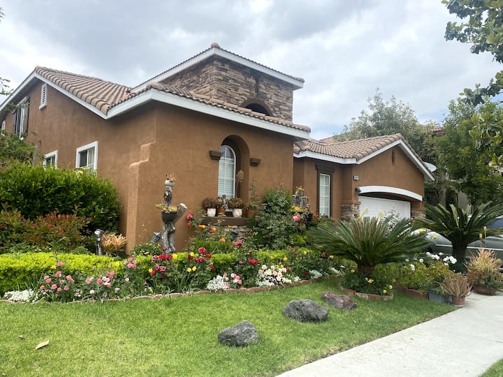 Serenity Guestroom 2 2 beds King & Queen Houses for Rent in Rancho