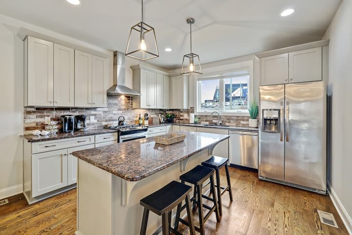 Geodis Park Stadium Town Home! Sleep 8! - Nashville, TN