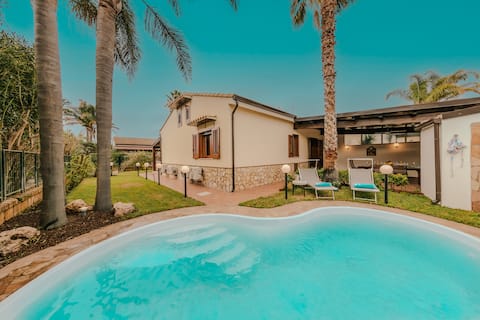 Successful Airbnb property: Villa Seaside in Campofelice Di Roccella