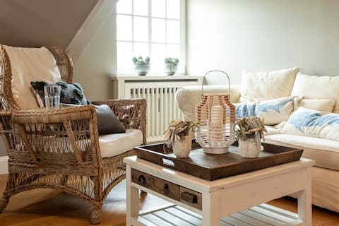 Top Airbnb: Cozy bunk bed for two, luxuriously furnished in Sylt
