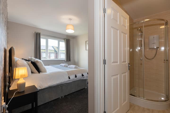 Მასტერ-საძინებელი ცალკე საძინებლით