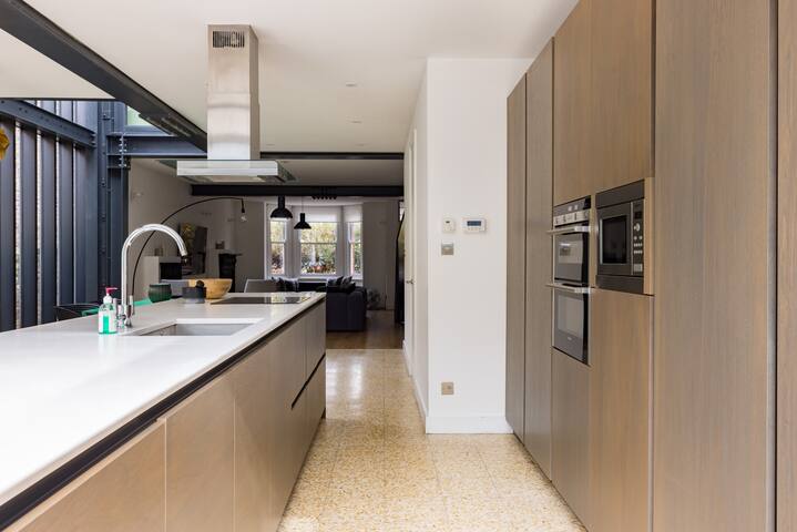 Exceptional Notting Hill home gallery image 5