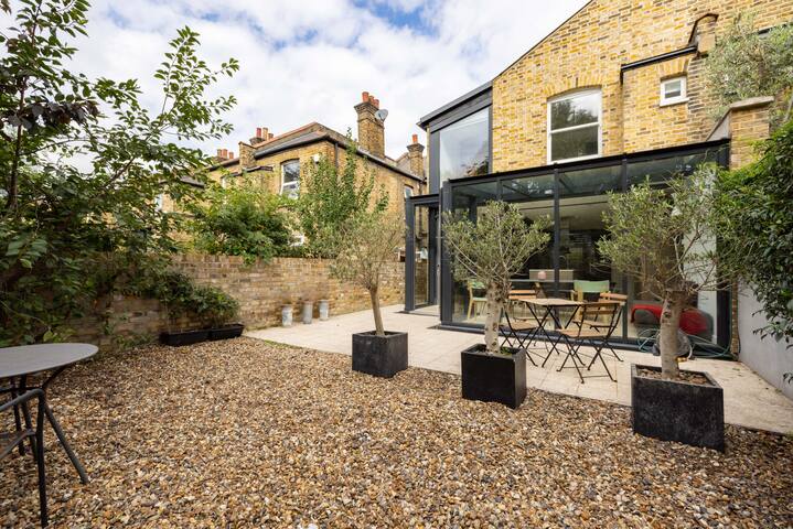 Exceptional Notting Hill home gallery image 2